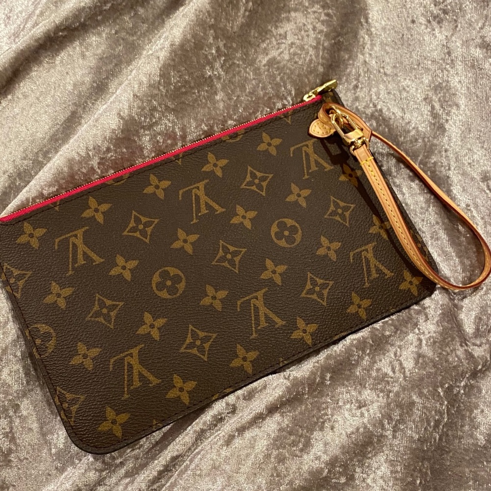 LOUIS VUITTON ZIPPER POUCH/ WRISTLET